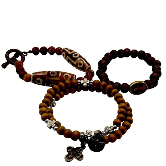 Handcrafted Wooden Beaded Necklace Set With Tribal Floral Pendant & Bracelets - Picture 11 of 15